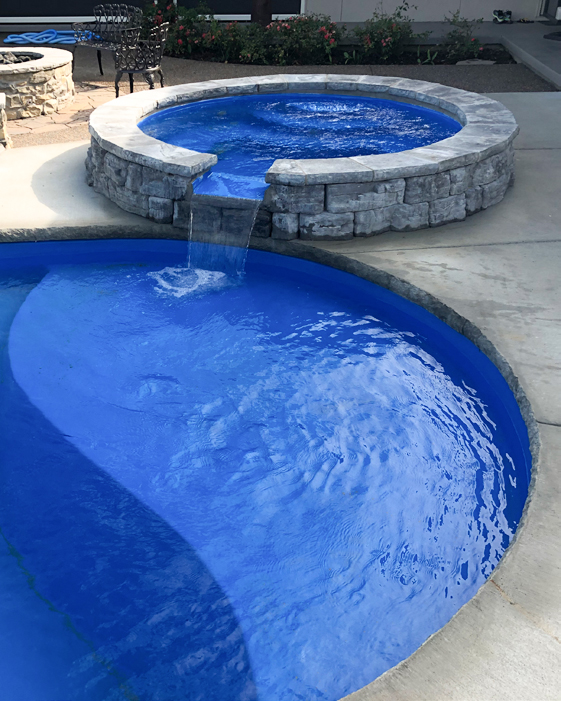 Round Spa with Spill Over Pool